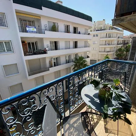 30 M2 Hyper Centre, Neuf, Parking Gratuit, 3 étoiles