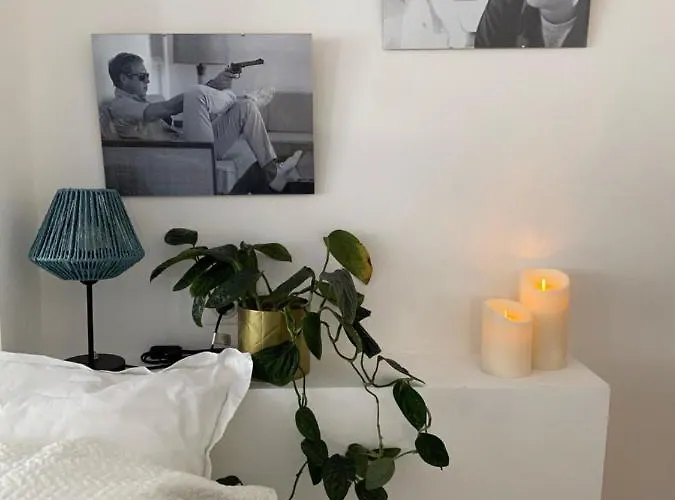 30 M2 Hyper Centre, Neuf, Parking Gratuit, 3 étoiles *