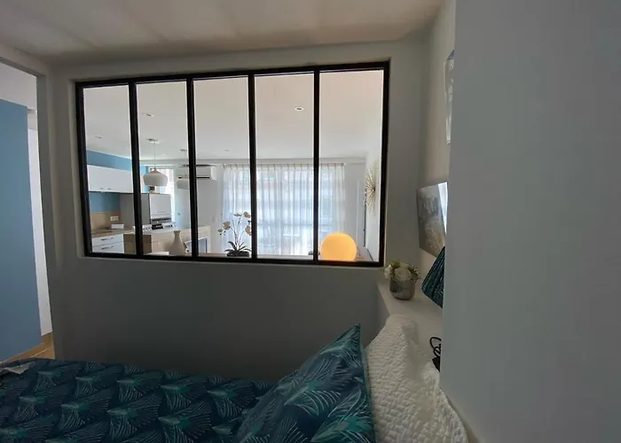 30 M2 Hyper Centre, Neuf, Parking Gratuit, 3 étoiles