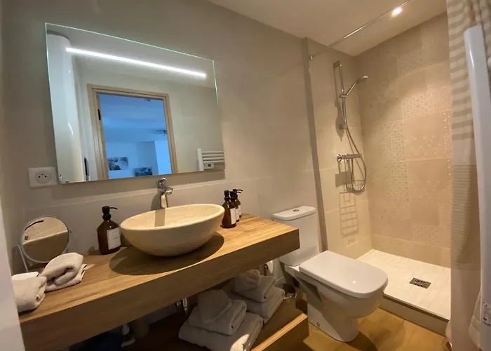 30 M2 Hyper Centre, Neuf, Parking Gratuit, 3 étoiles * Cannes