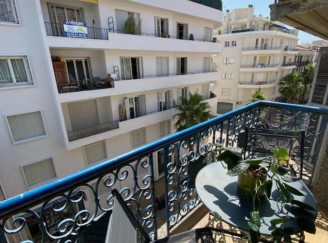 30 M2 Hyper Centre, Neuf, Parking Gratuit, 3 Etoiles